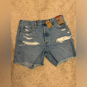 NWT Levi’s 501 distressed denim short